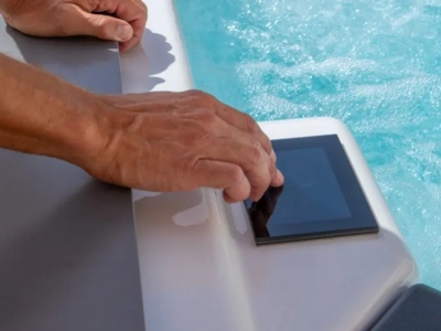 Nuevo panel Touch 4 en spas con conectividad Wi-Fi