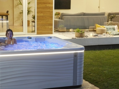 Cómo comprar un jacuzzi: guía para elegir el mejor spa interior o exterior