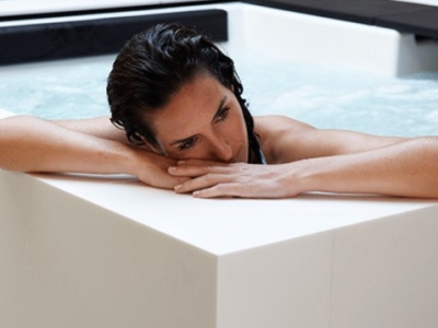 Reinigen Sie Ihren Corian Whirlpool schnell und einfach